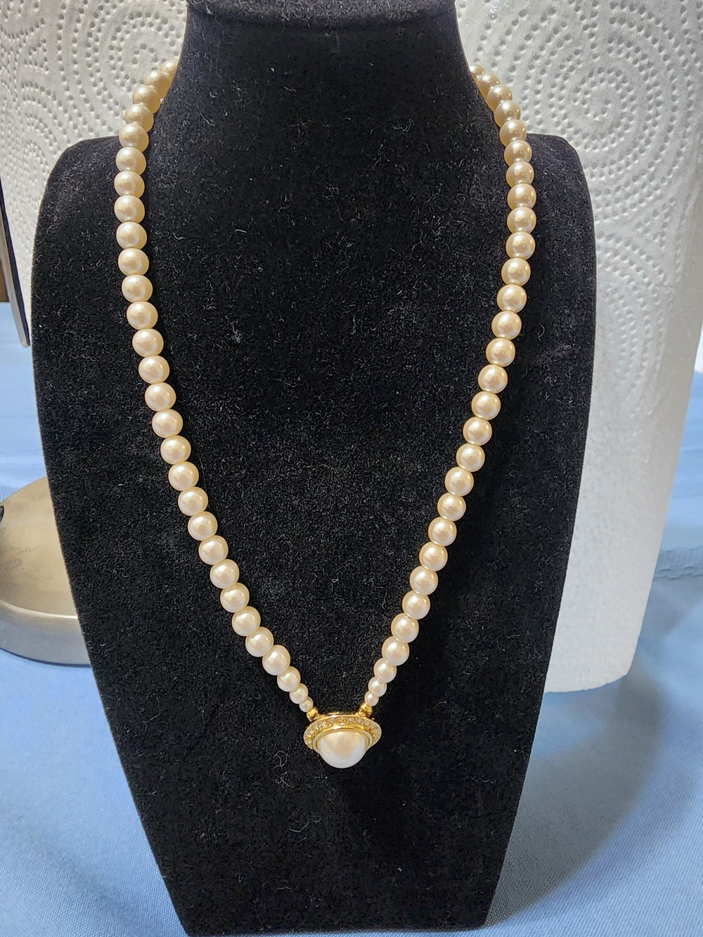 Marvella Vintage Classic Pearl Bead Necklace with Gold Accent